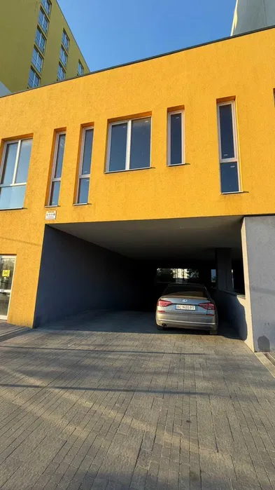 Паркомісця в підземному паркінгу